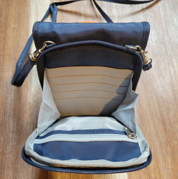 Travelon Anti-theft Convertible Bag - Picture 7 of 7